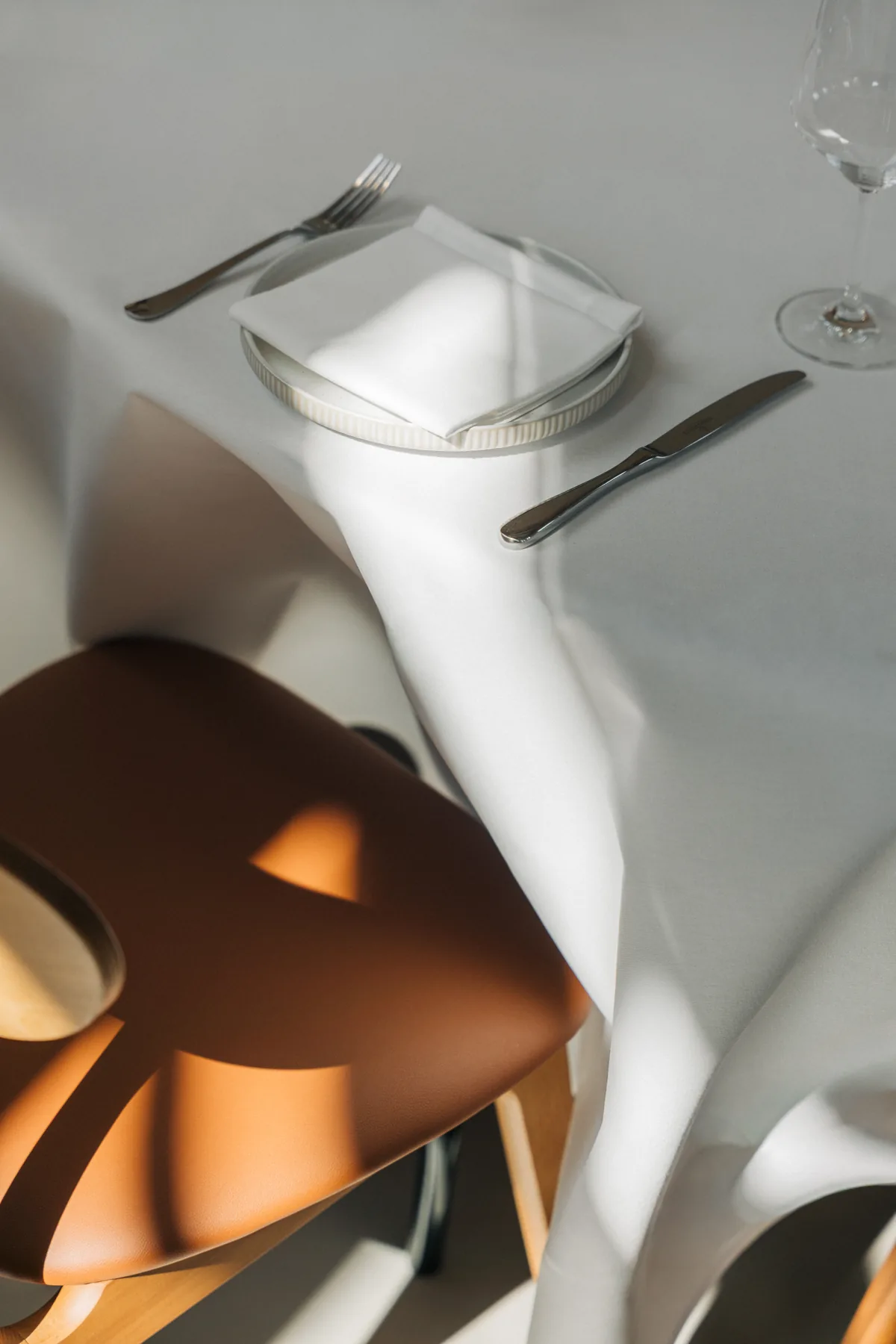 Leinen-Detail auf dem gedeckten Tisch