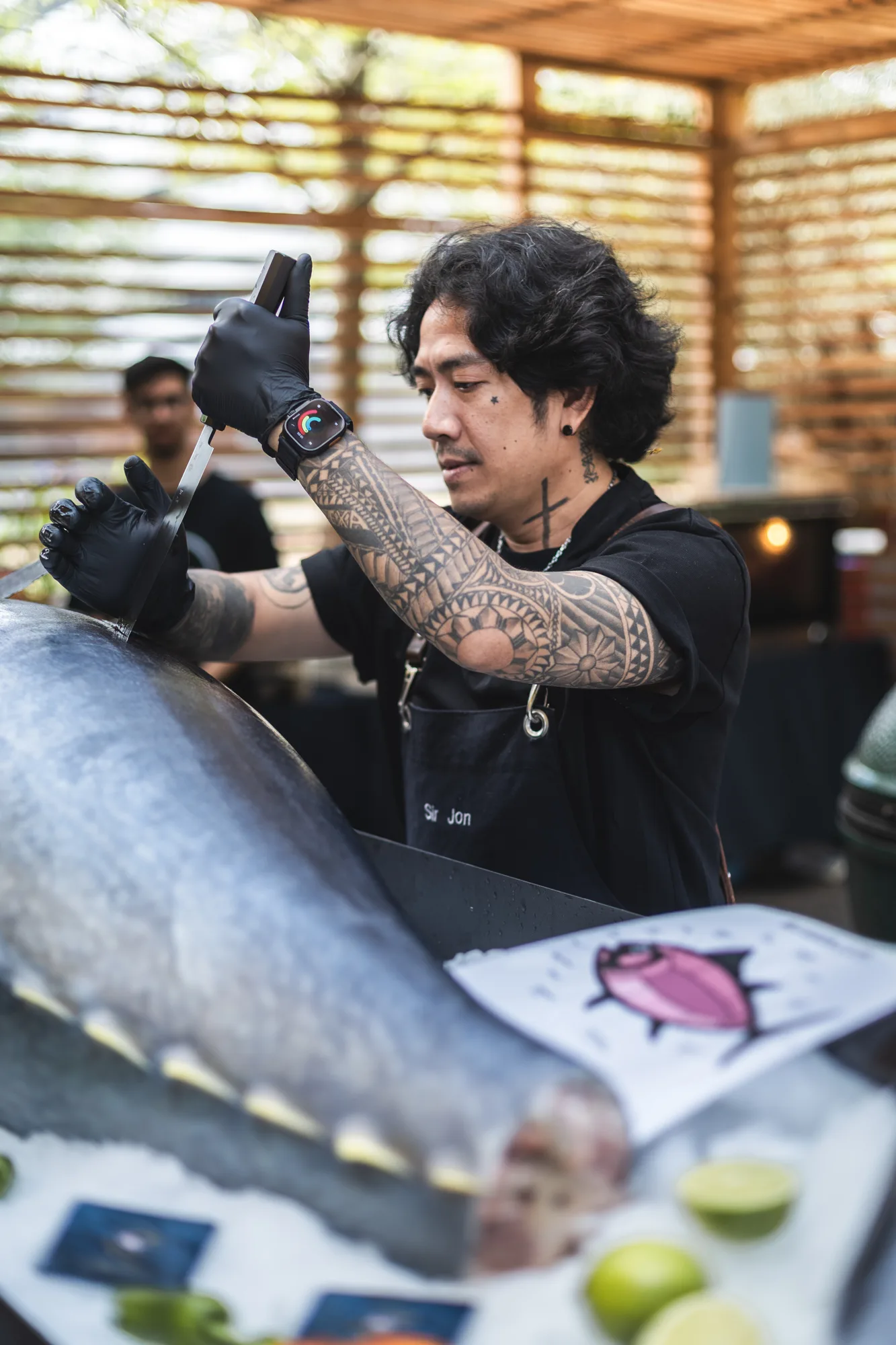 Sushi-Meister Jonny zerlegt einen ganzen Bluefin Tuna auf Eis